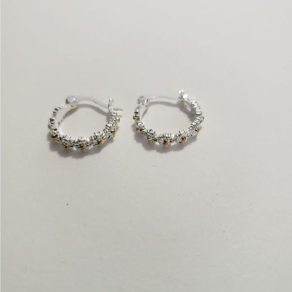 Nobrand Jewelry - Women's Daisy Hoop Earrings